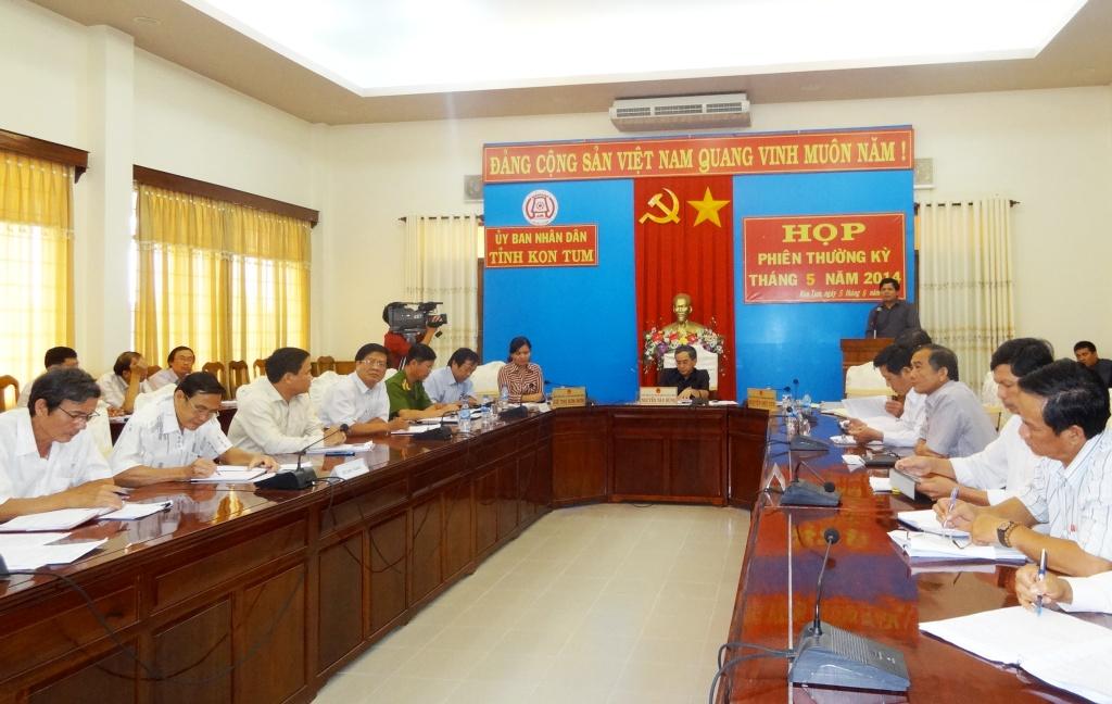 Ủy ban nhân dân tỉnh họp phiên thường kỳ tháng 5 năm 2014